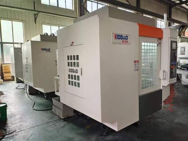 已售一台、还有两台厚道HD-T640钻攻中心三菱M80系统三.