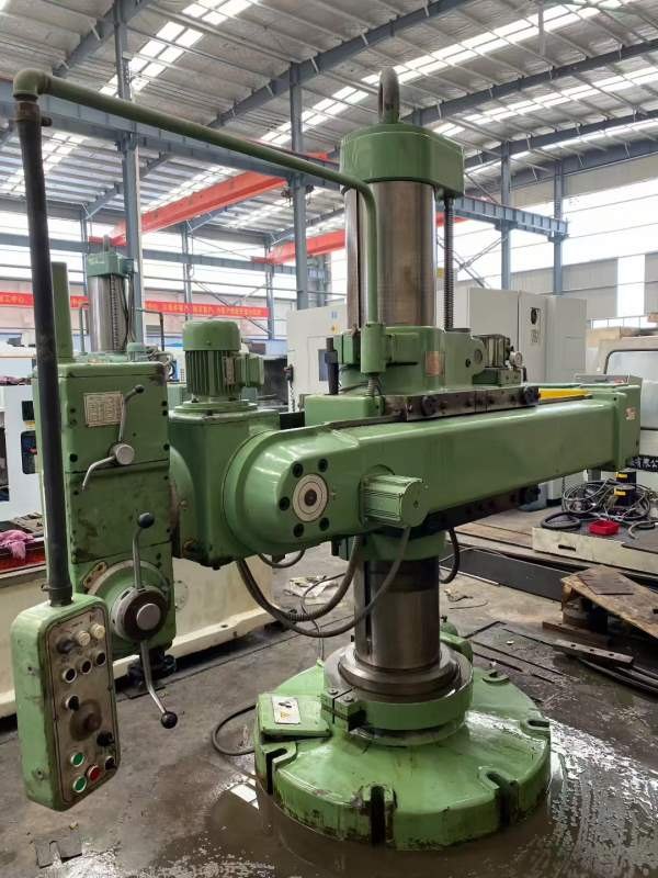 正宗中捷3140万向摇臂钻，100吨，125吨压力机便宜处理.