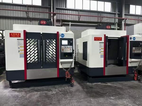 同款两台台信855加工中心，工作台三轴行程0，主轴直连.