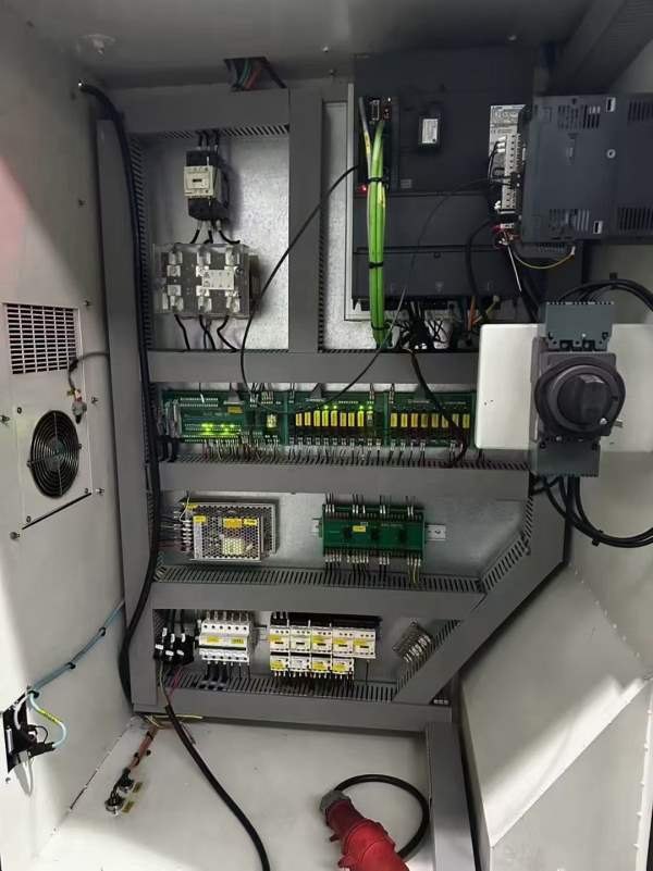 同款两台台信855加工中心，工作台三轴行程0，主轴直连.