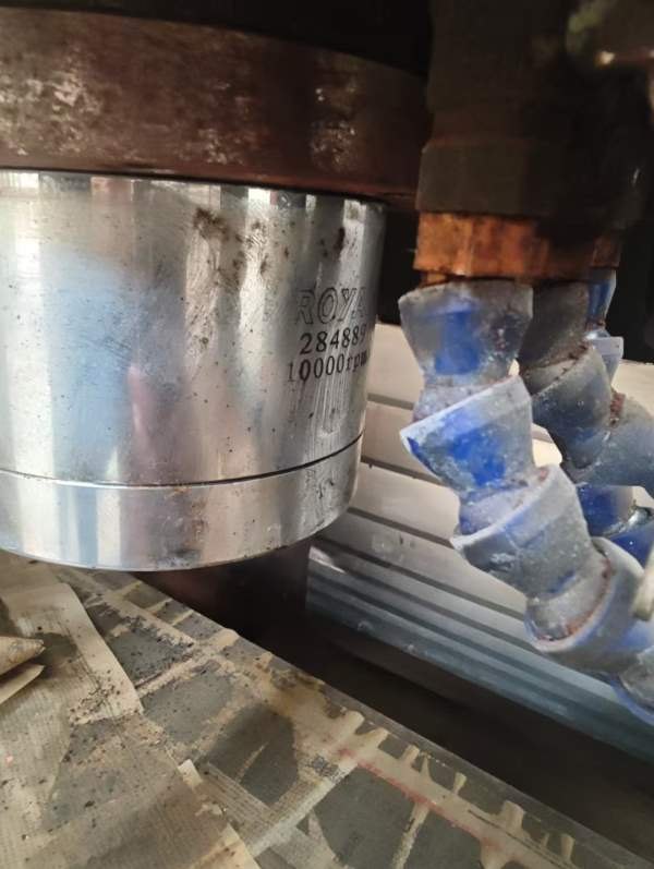 同款俩台华佑850加工中心，三线轨，BT40主轴10000转，.