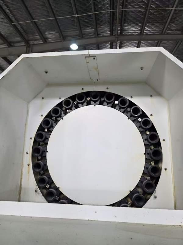 威亚F500立加 ，2台三轴行程：1060x510x635mm工作台尺.