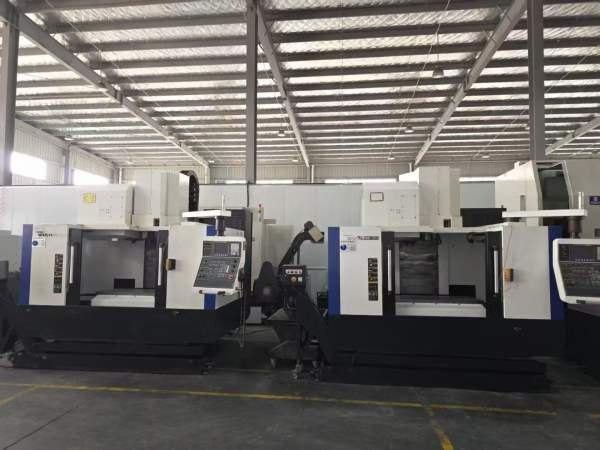 威亚F500立加 ，2台三轴行程：1060x510x635mm工作台尺.