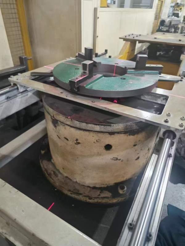 低价清货洛阳仓库160T龙门式校直液压机，完好少用。