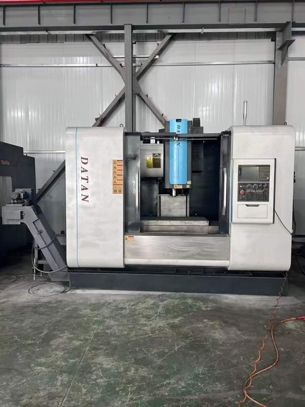 出售3台杭州大天855加工中心两台、1160一台、发那克m .