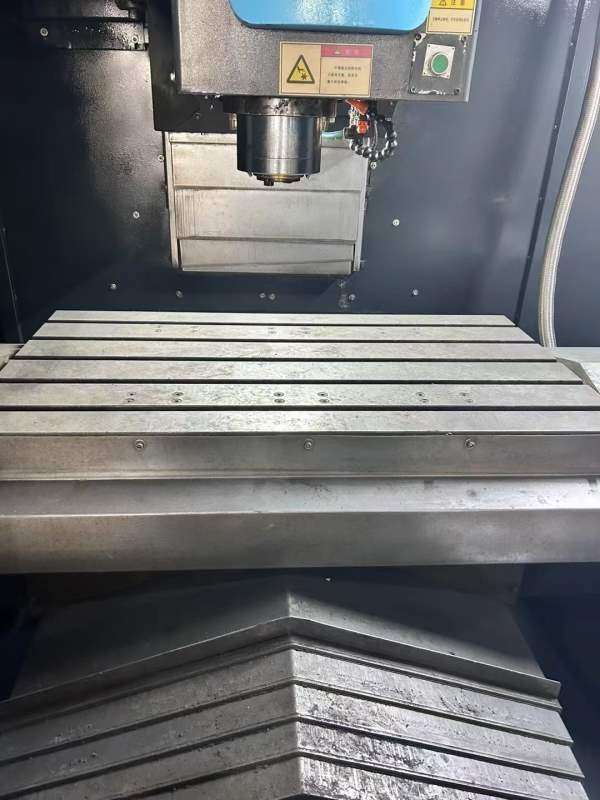 出售3台杭州大天855加工中心两台、1160一台、发那克m .