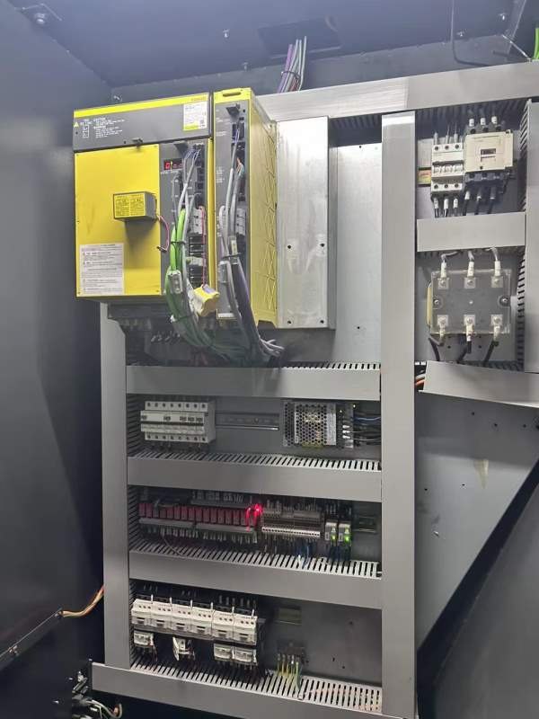 出售3台杭州大天855加工中心两台、1160一台、发那克m .