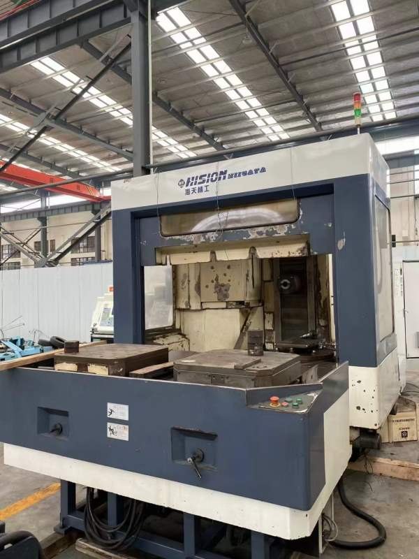 2006年海天630双工位卧加三轴硬规，bt50齿轮头，工作.