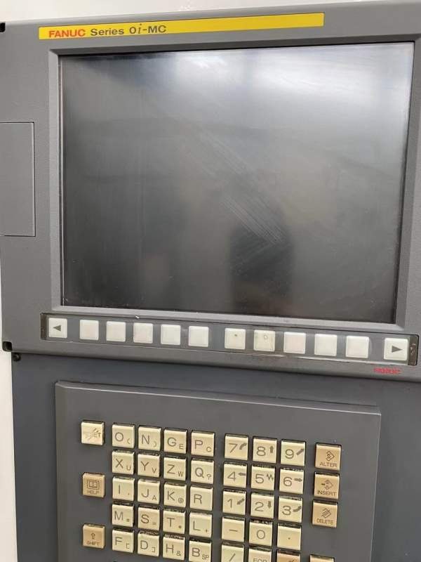 2006年海天630双工位卧加三轴硬规，bt50齿轮头，工作.