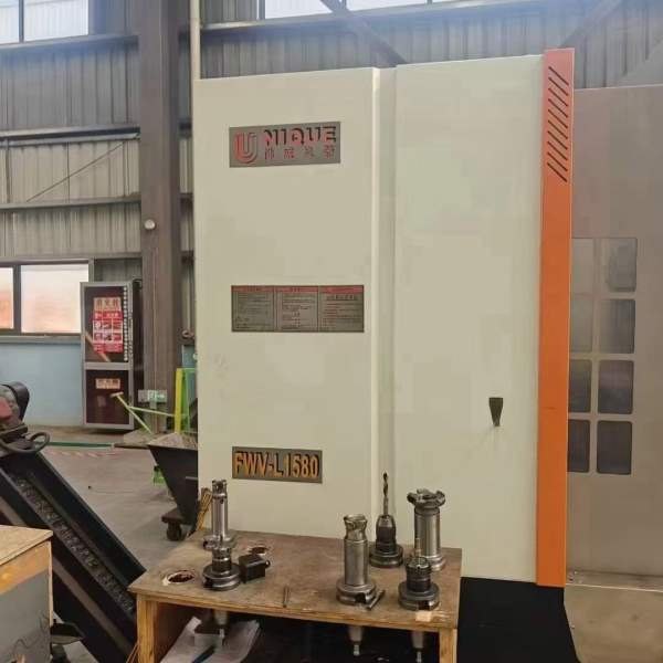 刚刚买下同款4台广东佛威1580数控铣、两线一硬、bt50.