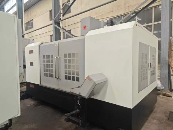 出售同款四台2017年产佛威精密1580数控铣，三菱M70系.