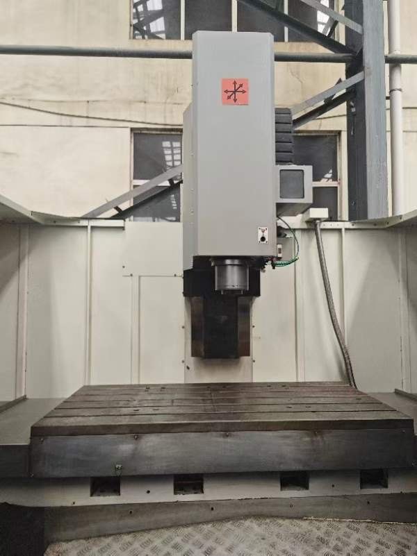 出售同款四台2017年产佛威精密1580数控铣，三菱M70系.