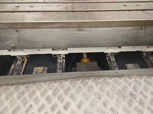 出售同款四台2017年产佛威精密1580数控铣，三菱M70系.