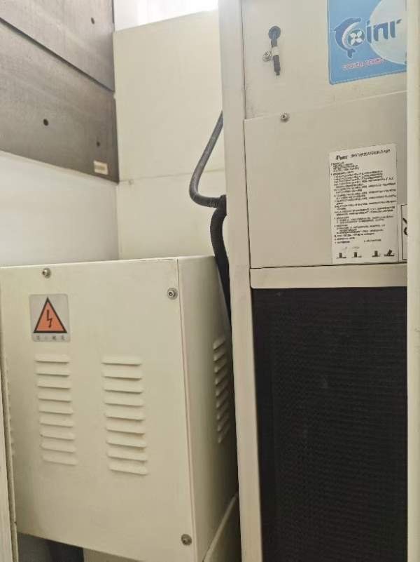 出售同款四台2017年产佛威精密1580数控铣，三菱M70系.