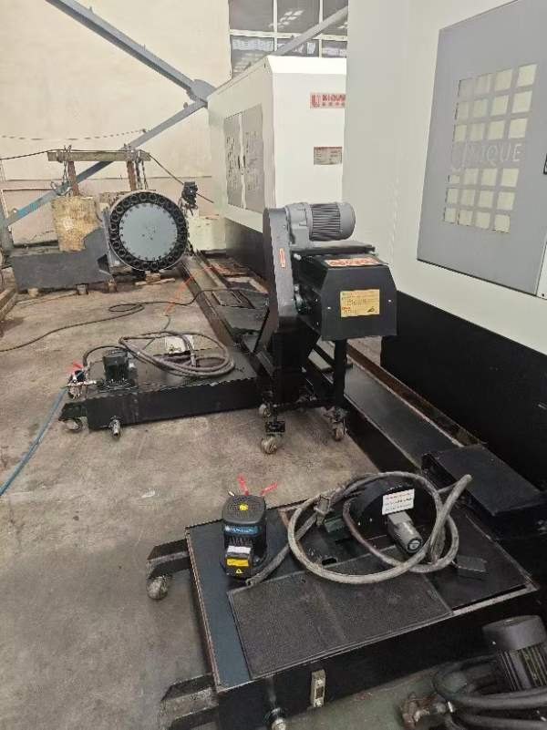 出售同款四台2017年产佛威精密1580数控铣，三菱M70系.