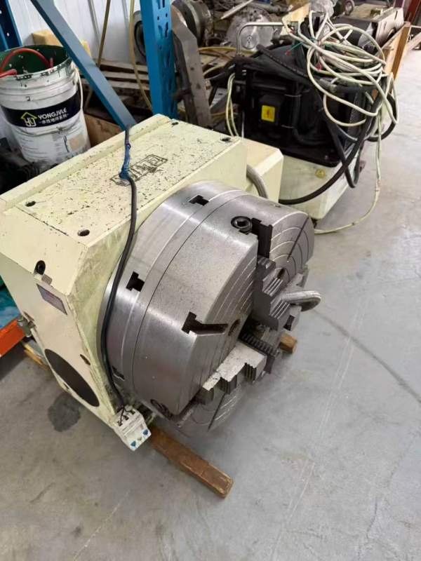 出售古田500转台，带四爪自定心卡盘，顶针尾座，液压.