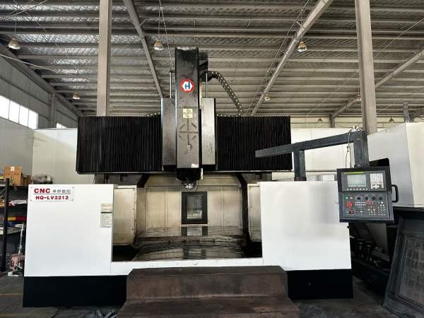 2016年华群2212工作台，55宽线规，三轴行程750工作台.