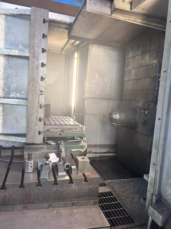 工厂在位出售日本牧野MCC2013高效模具加工中心、台面:.