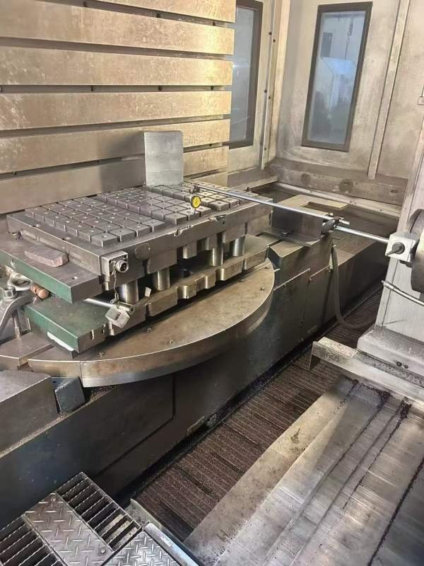 工厂在位出售日本牧野MCC2013高效模具加工中心、台面:.