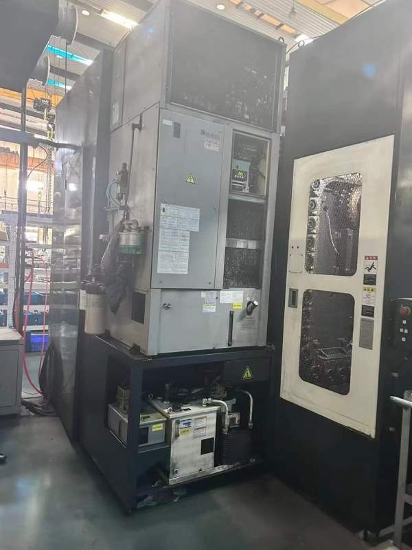 工厂在位出售日本牧野MCC2013高效模具加工中心、台面:.