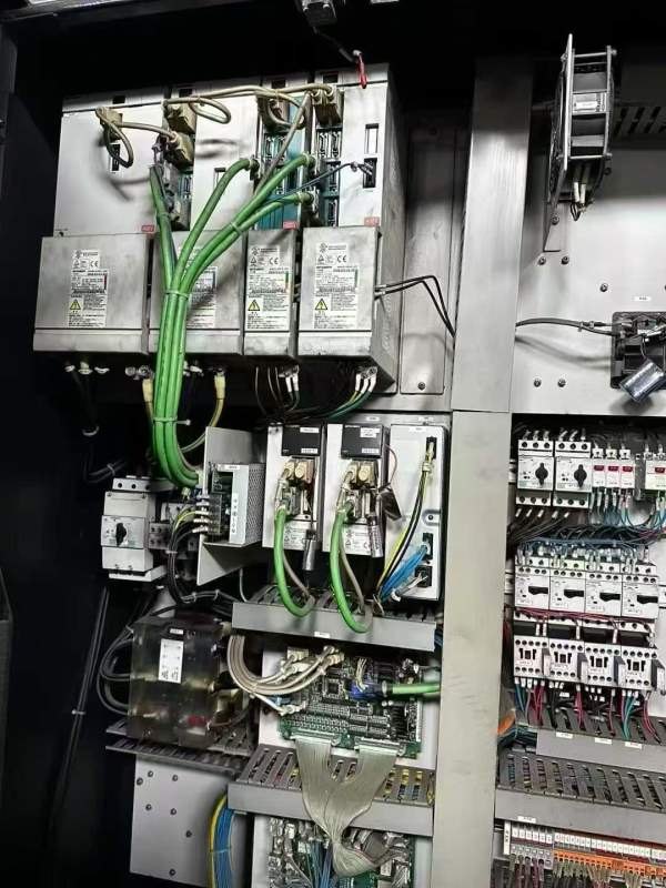 马扎克立式加工中心VTC-200BN行程:1120510510mm工作台.