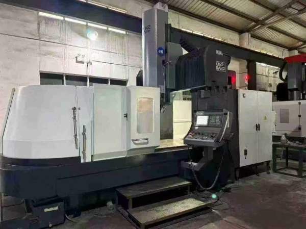 台湾高明龙门机型：KCM-2000SV-P三硬轨法兰克0i-MF系.