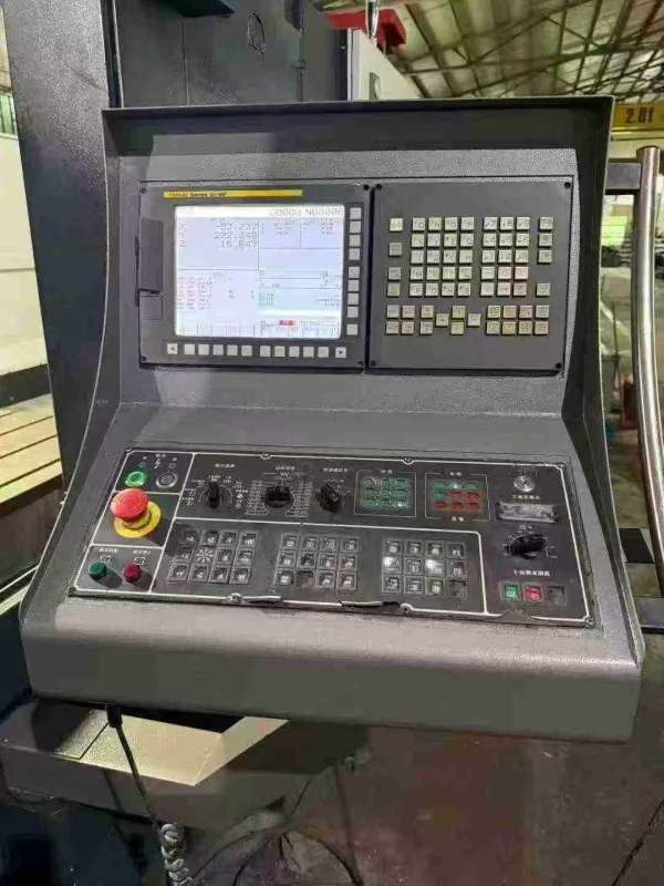 台湾高明龙门机型：KCM-2000SV-P三硬轨法兰克0i-MF系.