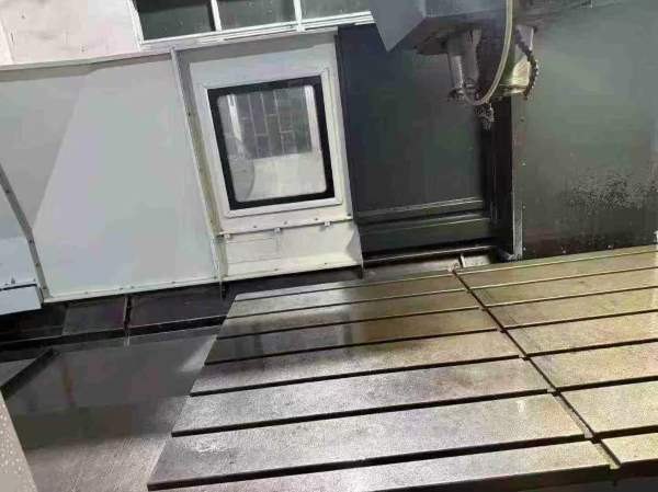 台湾高明龙门机型：KCM-2000SV-P三硬轨法兰克0i-MF系.