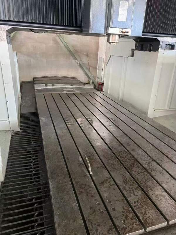 宁波海天2840数控龙门，工作台2000/4000mm，门宽2800m.