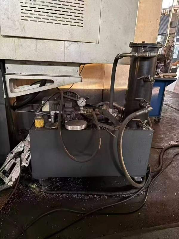 工厂在位，1580，两线一硬，BT50主轴，带主轴中心出水.