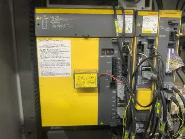 重庆买下10台鑫泰3200龙门加工中心（批发价格卖10几万.