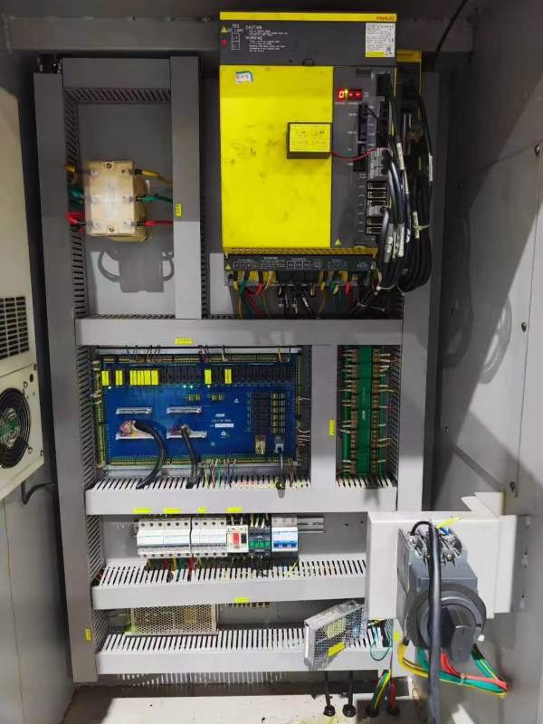 （磨具机一直用油加工）新到一台2017年拓正850重型模.