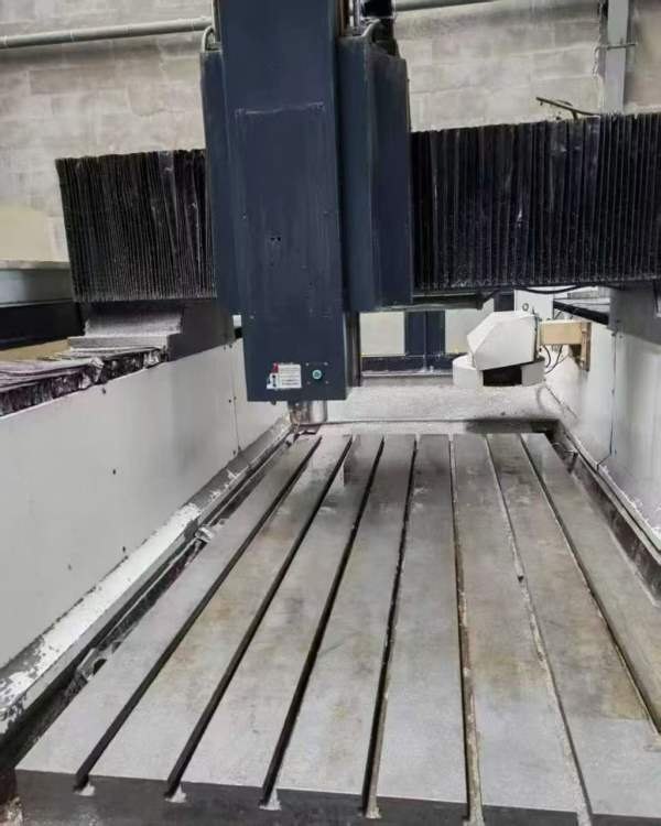 还剩7台鑫泰3200龙门加工中心年份：2017年系统：发那.