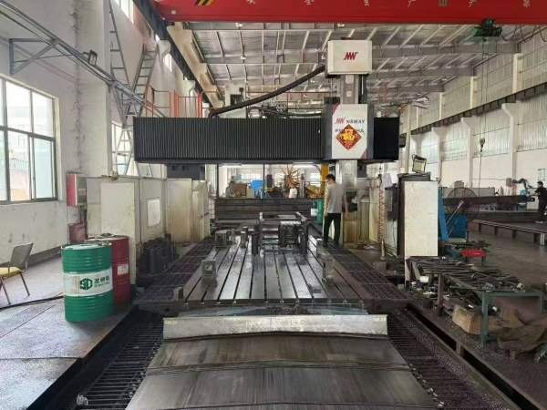 纽威6米数控龙门参数：工作台2.5米6米，门宽3.8米，门.