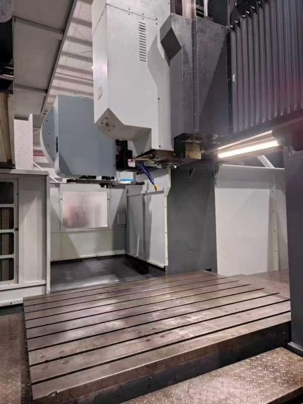 仓库新到精品海天1500G龙门加工中心，a法电机驱动品牌.