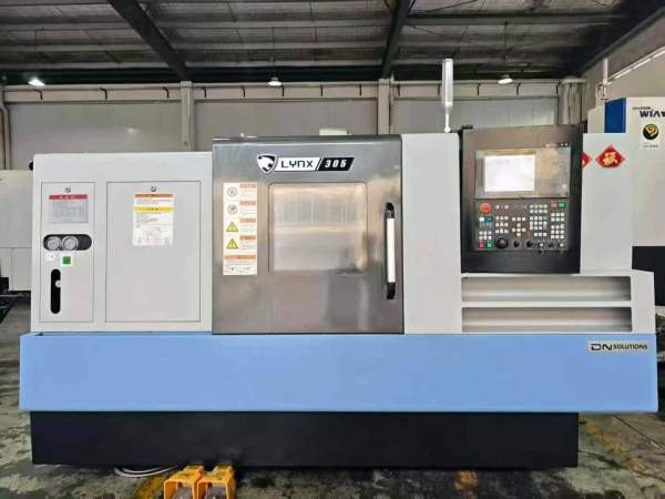 刚刚拿下一台9.9成新2025年斗山迪恩LYNX305数控车床、.