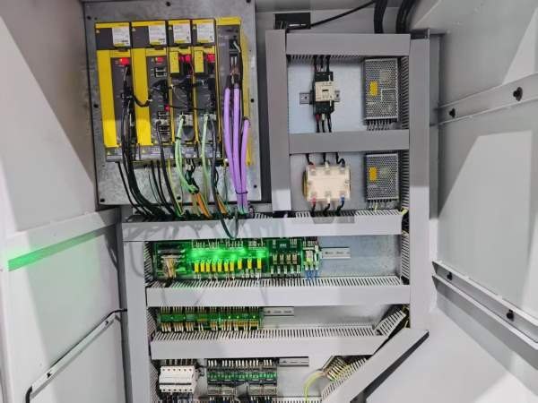 今日特价 2021年高配重型南京钜钢855加工中心，发那科.