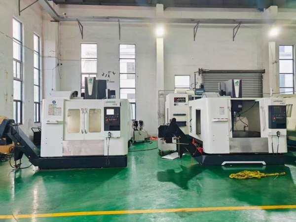 同款五台2022年苏州力冈855加工中心，台正光机，其中.