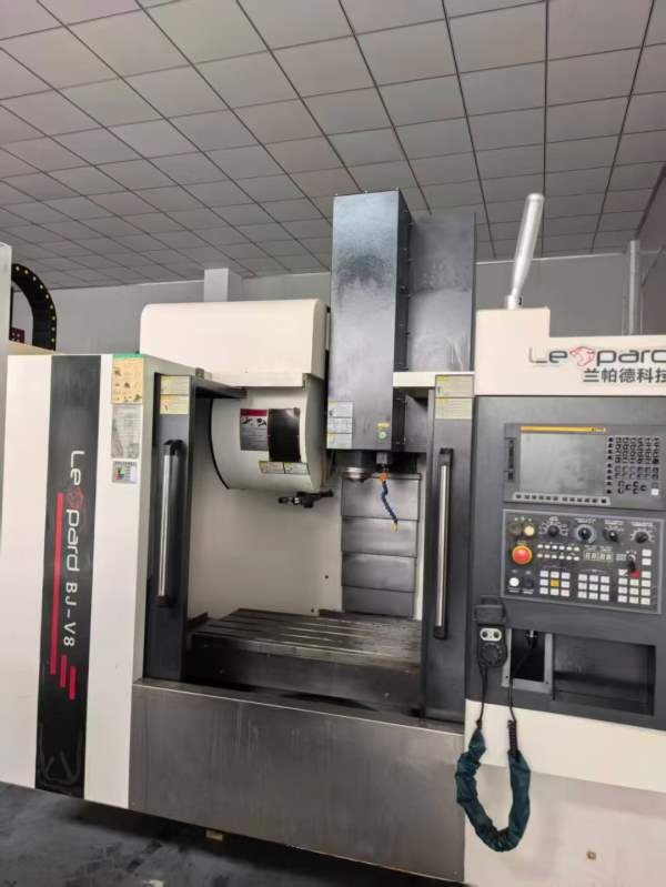 同款两台江苏兰帕德850立加三轴滚柱导轨.发那科0i-MFp.