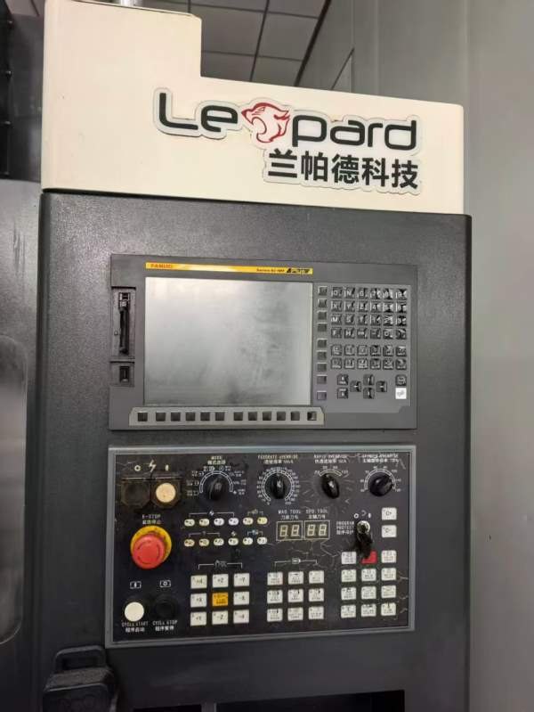 同款两台江苏兰帕德850立加三轴滚柱导轨.发那科0i-MFp.