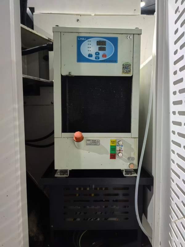 同款两艾台诺基850工加中心三滚轴住线轨，主轴带油冷.