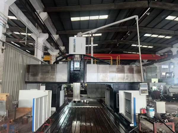 国盛6038RH，Z轴方滑枕结构发那科mf-plus1包，bt50齿.