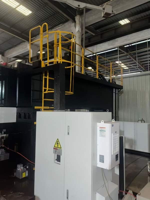 国盛6038RH，Z轴方滑枕结构发那科mf-plus1包，bt50齿.