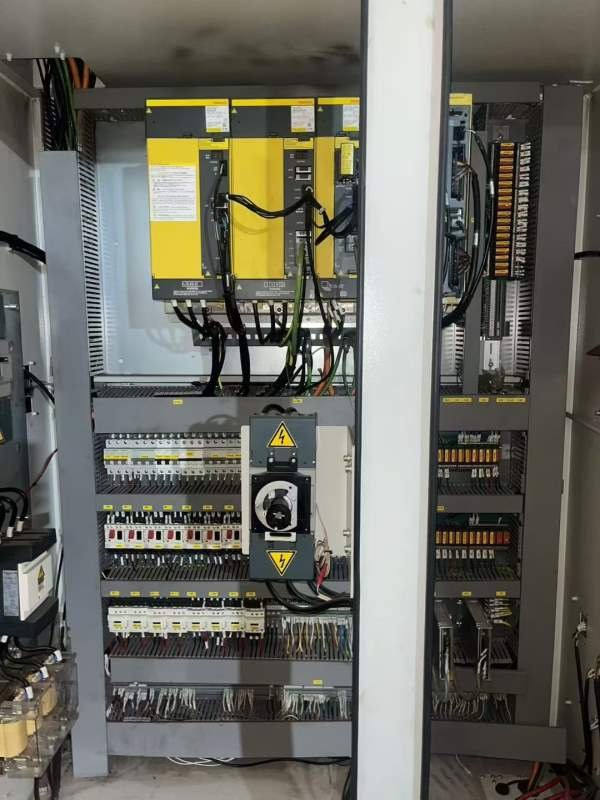 国盛6038RH，Z轴方滑枕结构发那科mf-plus1包，bt50齿.