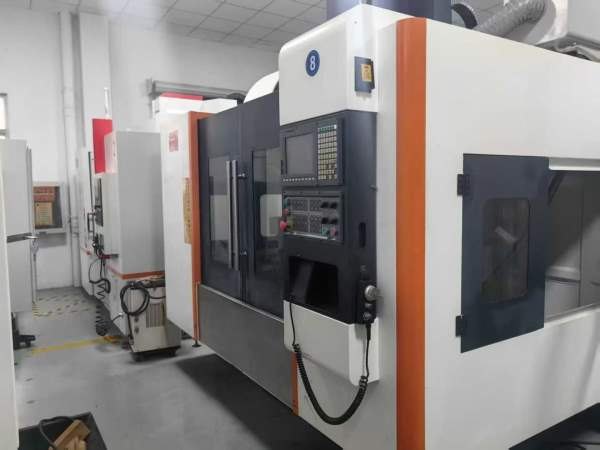 上海永硕1160立式加工中心三轴滚柱导轨.台湾新代200MA.