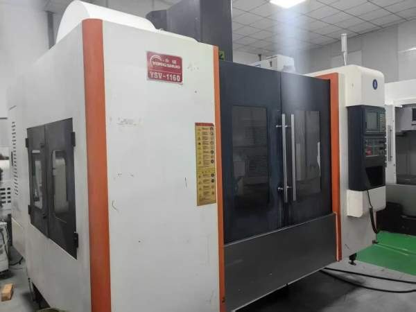 上海永硕1160立式加工中心三轴滚柱导轨.台湾新代200MA.