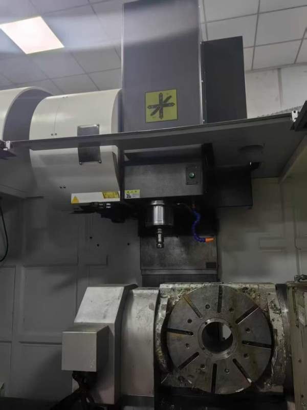 上海永硕1160立式加工中心三轴滚柱导轨.台湾新代200MA.