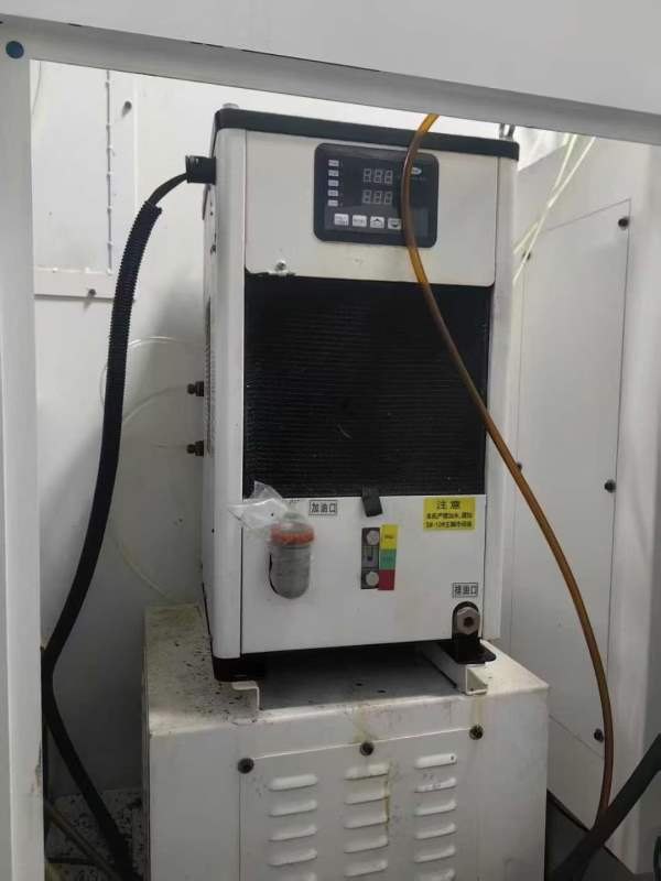 上海永硕1160立式加工中心三轴滚柱导轨.台湾新代200MA.