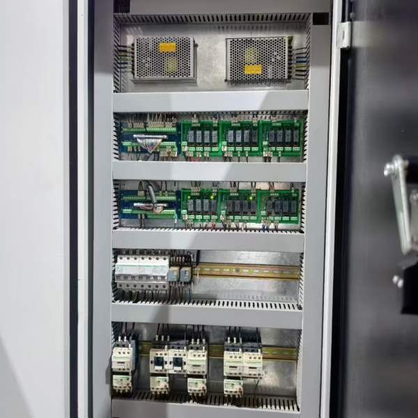 大金TE855B加工中心 发那科MFplus系统 bt40主轴，转速.