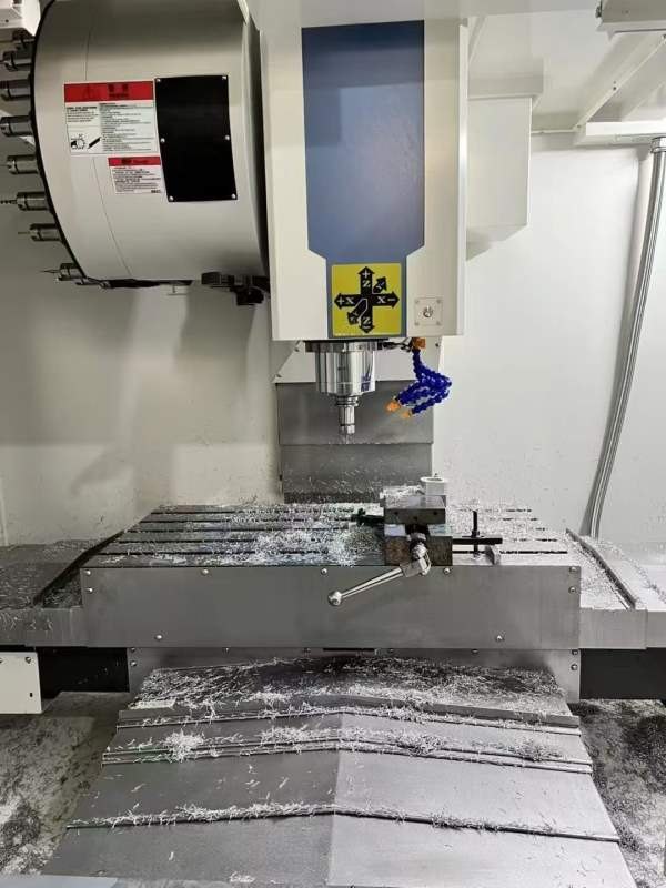 同款3台1160加工中心，三菱M80系统，三轴线轨，BT40主.